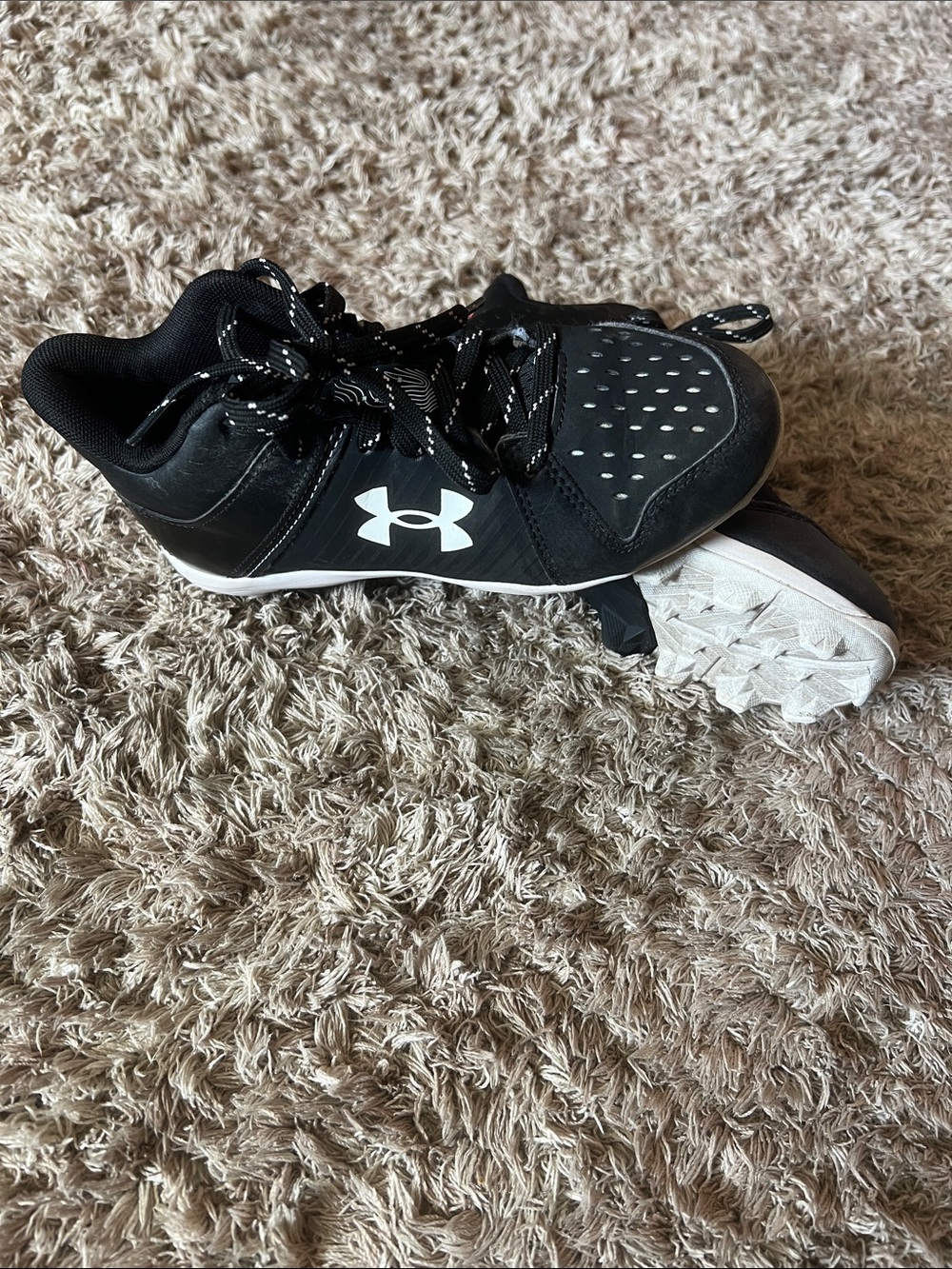 Under Armour Black and White Baseball/Cleat Shoe size 1Y